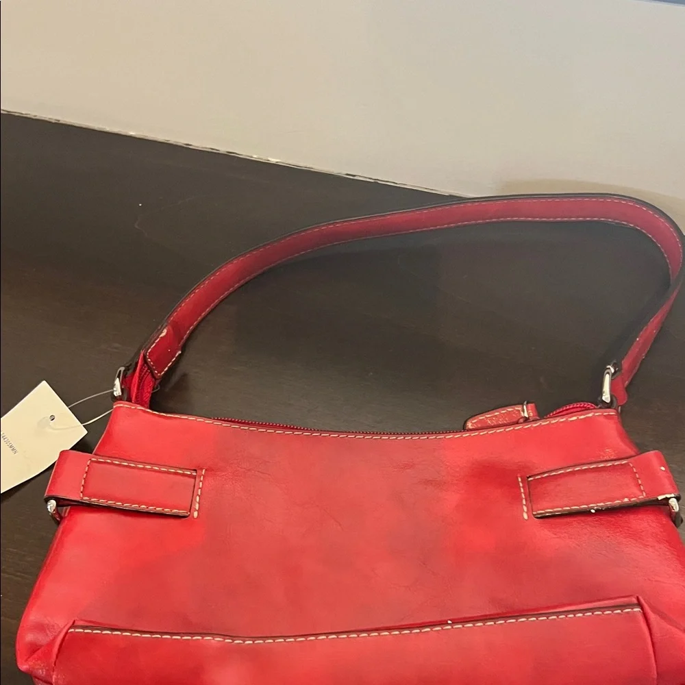Nine West sleek red